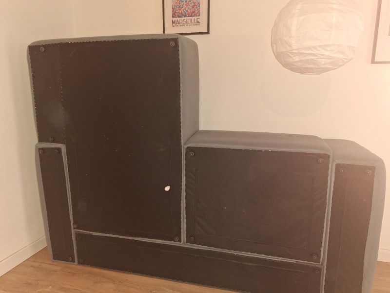 Éradication vapeur sèche punaises de lit dans studio Airbnb fortement infesté secteur Castellane Marseille 6ᵉ arrondissement.