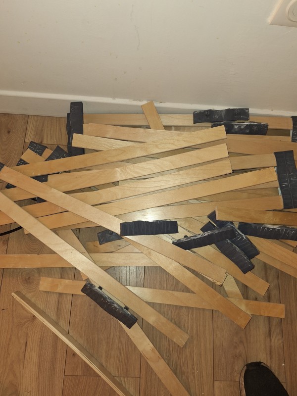 Traitement vapeur sèche punaises de lit sur literie complète et boiseries dans T1 infesté proche Parc Longchamp Marseille 4ᵉ.