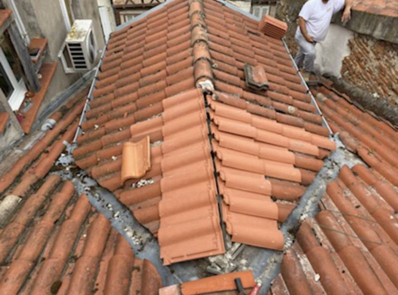 Couvreur spécialisé dans la rénovation de toiture en urgence marseille